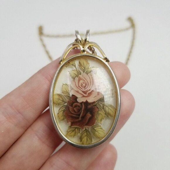 Vintage Rose Garden Floral Oval Pendant Necklace, Gold Tone Chain, 80s Style - Picture 1 of 6